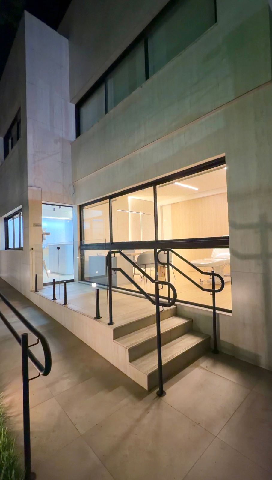Fachada acessível da clínica